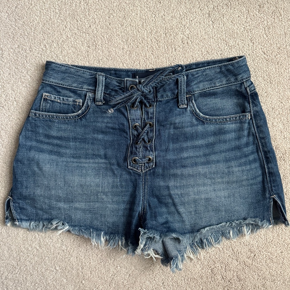 Hollister Ultra High-Rise Mom Short 3”
